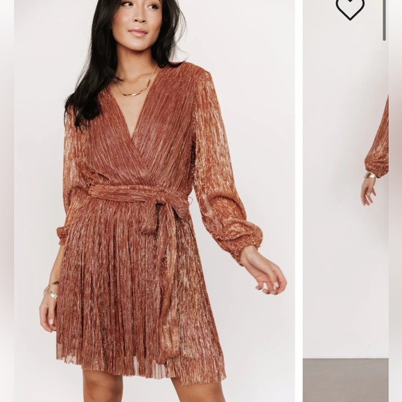 Elegant Gold Pleated Dress - Picture 1 of 4